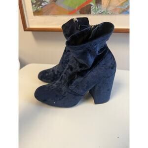 Steve Madden GAZE Navy Crushed Velvet Block Heel Ankle Bootie Size 7
